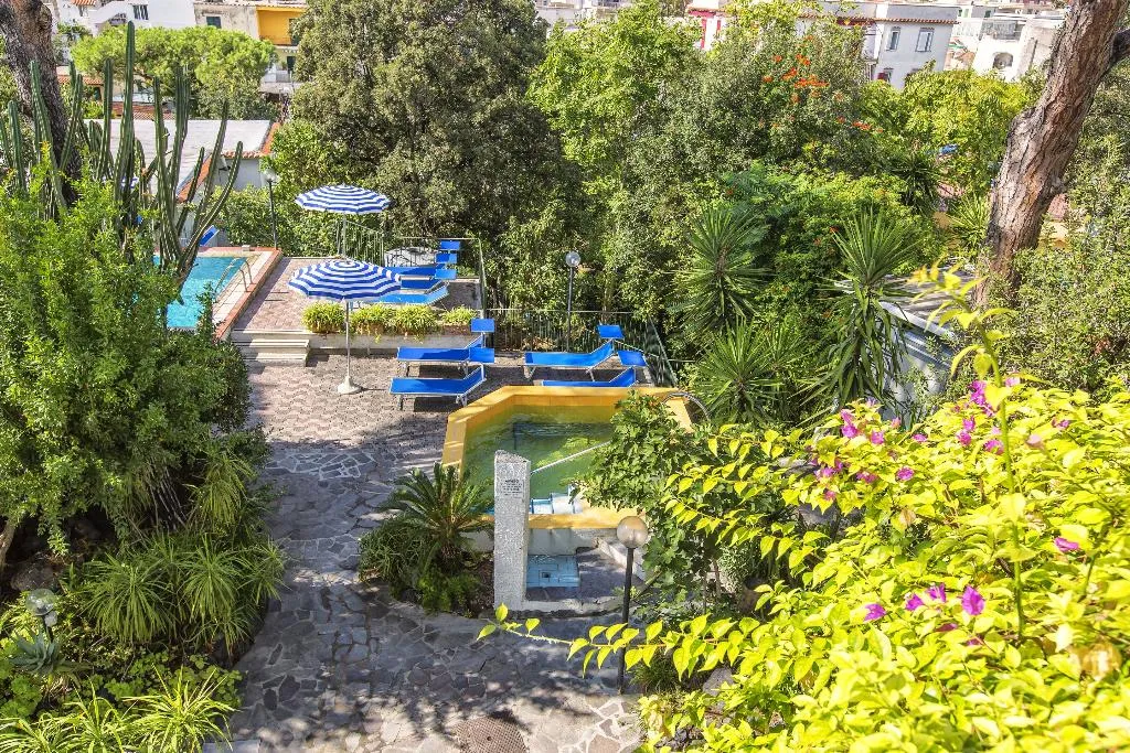 Pool, Vittoria, Naples