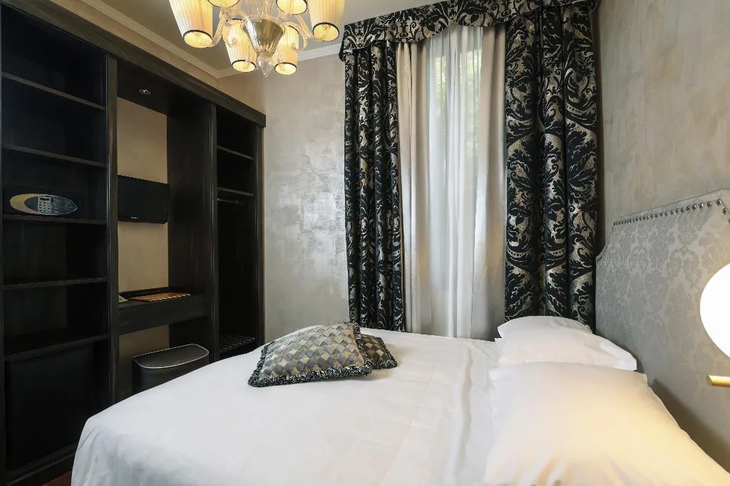 Double or Twin BASIC Room, Campiello Hotel, Venice