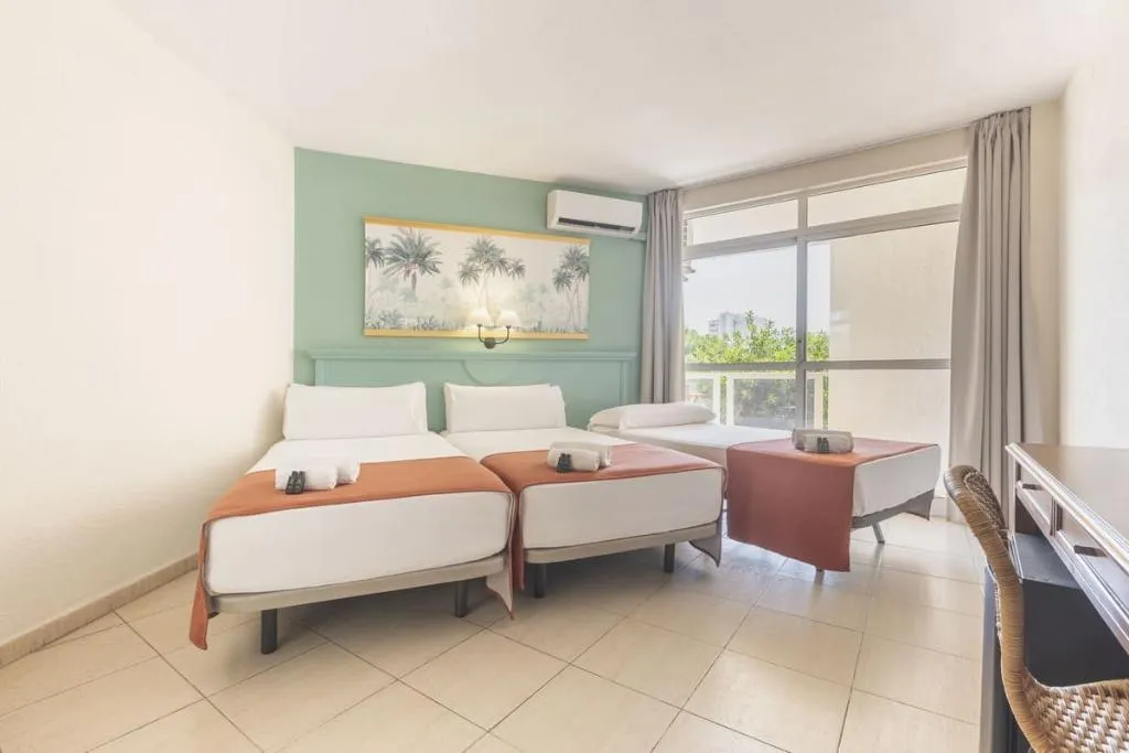 TRIPLE STANDARD Room, Moon Dreams Fuengirola, Costa Del Sol