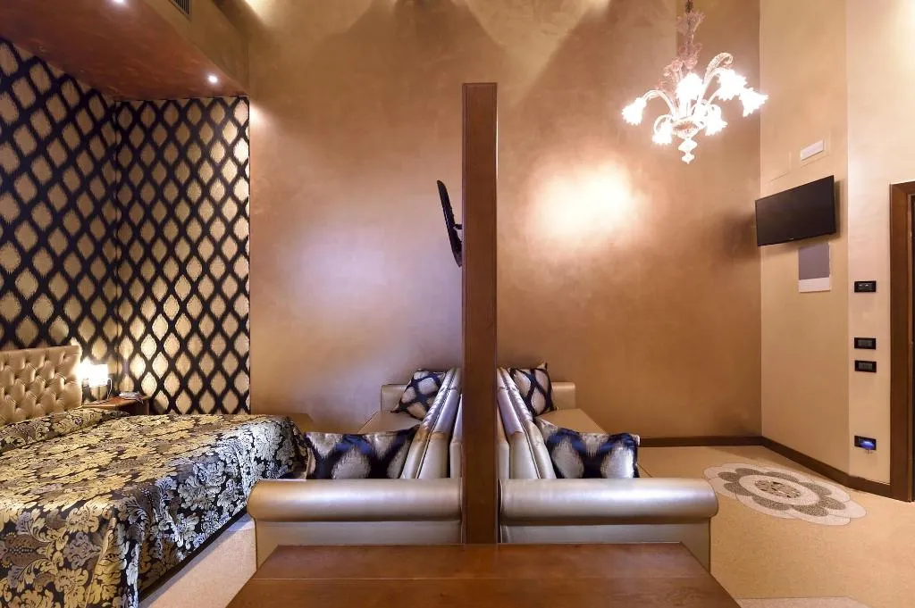 Room, Abbazia, Venice