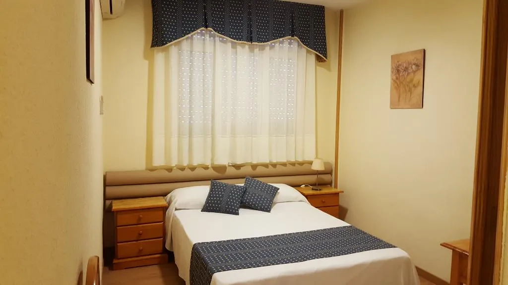 DOUBLE SINGLE USE STANDARD Room, Cuatro Caños, Madrid