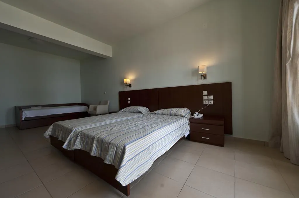 TRIPLE SEA VIEW Room, Skiathos Club Hotel & Suites, Skiathos