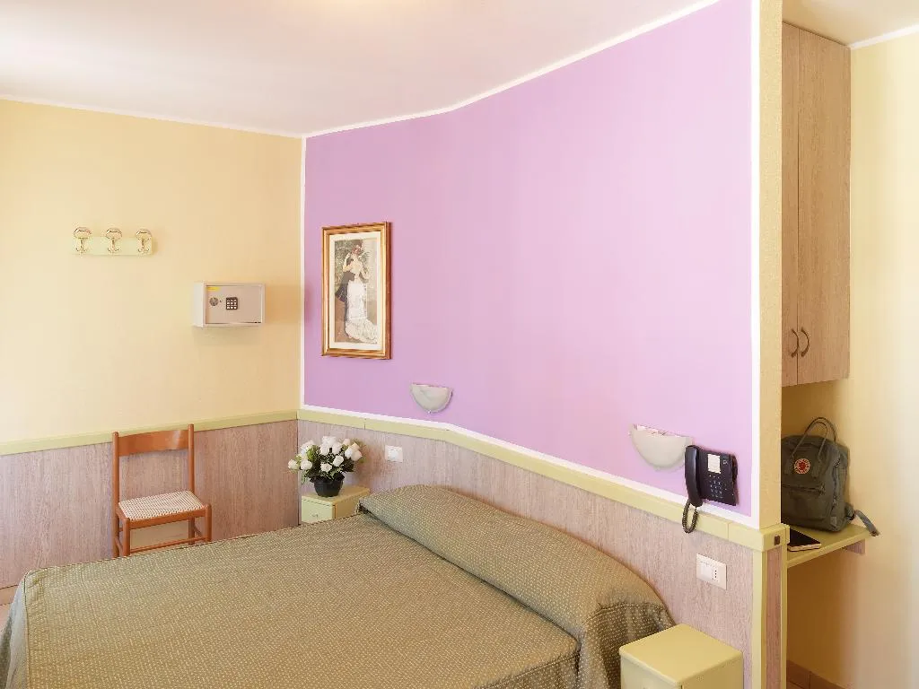 DOUBLE STANDARD Room, Arco Romana, Milan