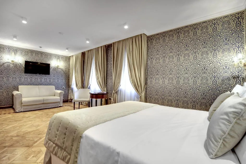 JUNIOR SUITE STANDARD Room, Dona Palace, Venice