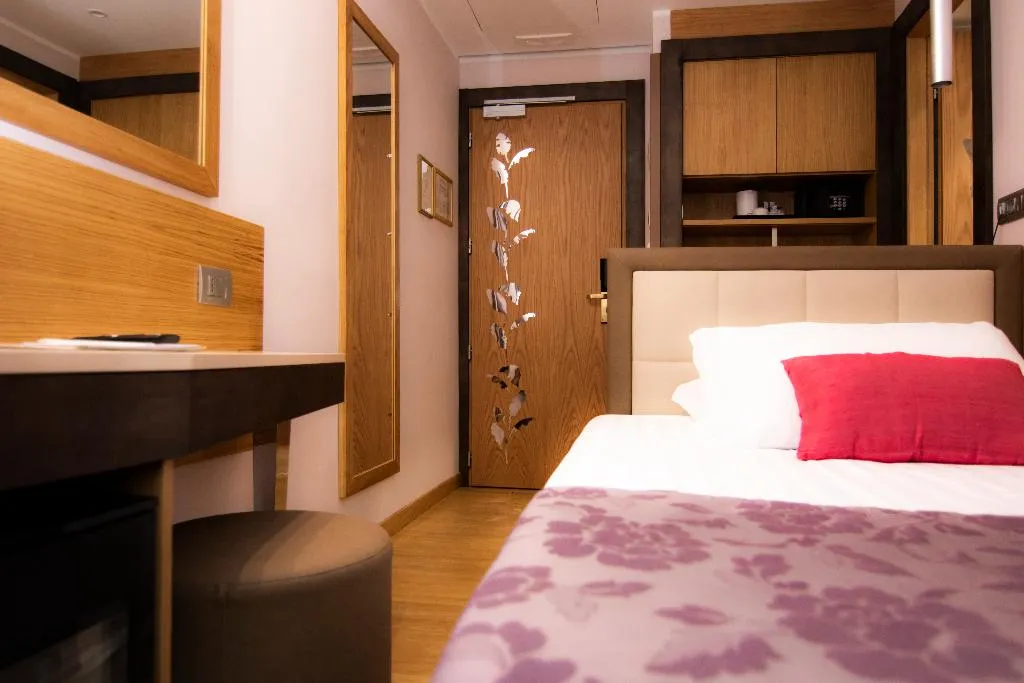 DOUBLE BASIC Room, Giolli Nazionale, Rome