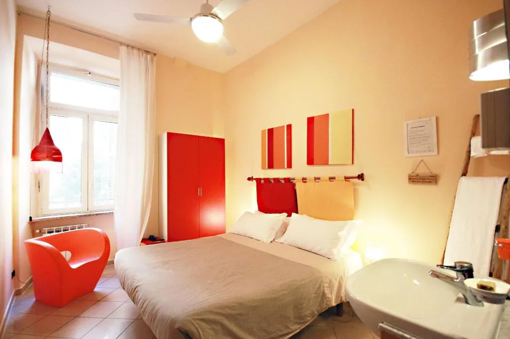 Room, The Beehive, Naples