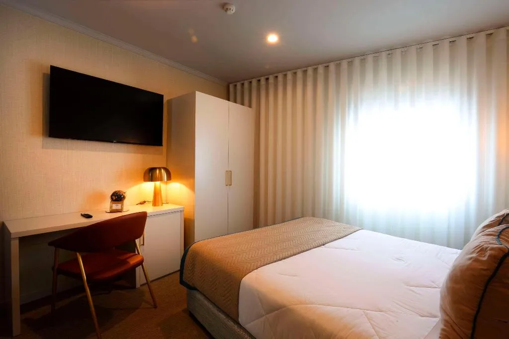 Room, America, Porto