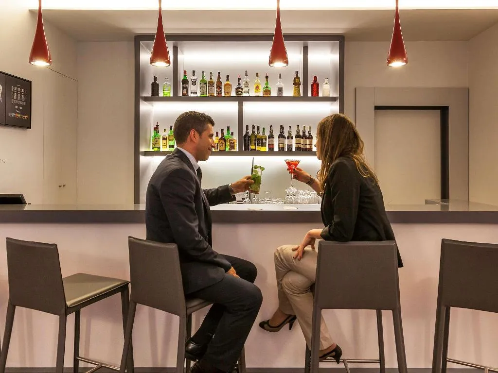 Bar, Mercure Lisboa Hotel, Lisbon