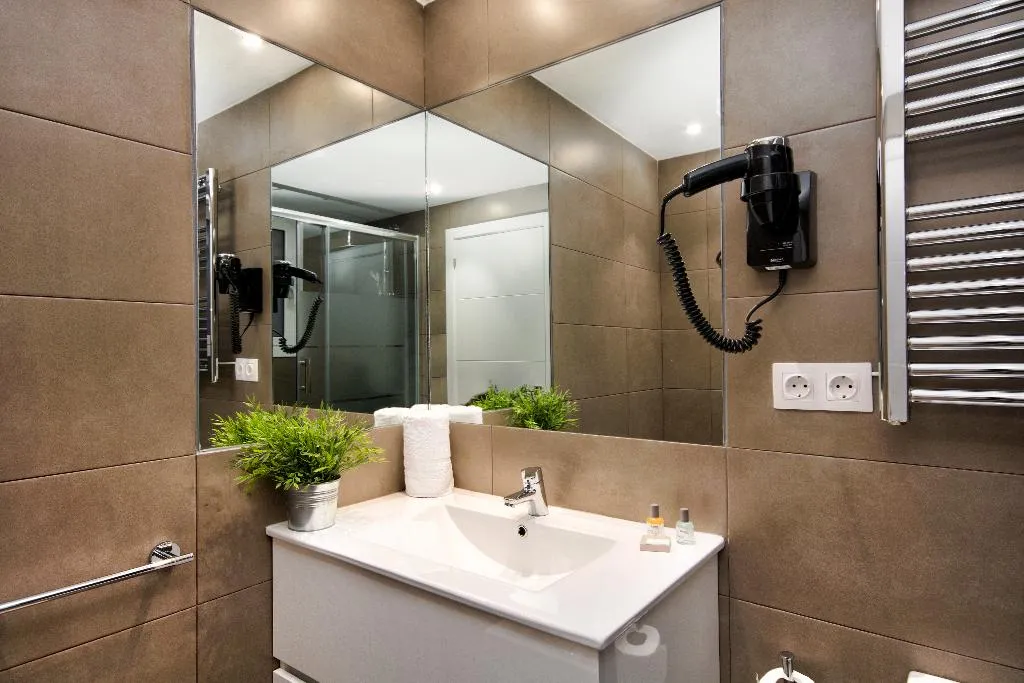 APARTMENT TWO BEDROOMS Room, Mercedes Heritage Apartments, Barcelona