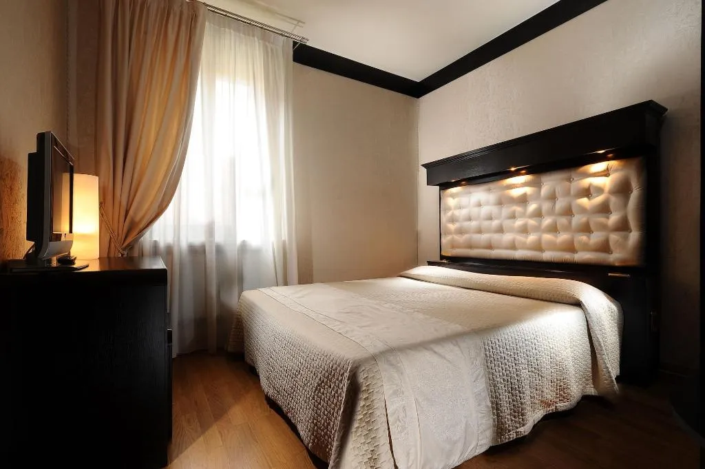 Room, Abbazia, Venice