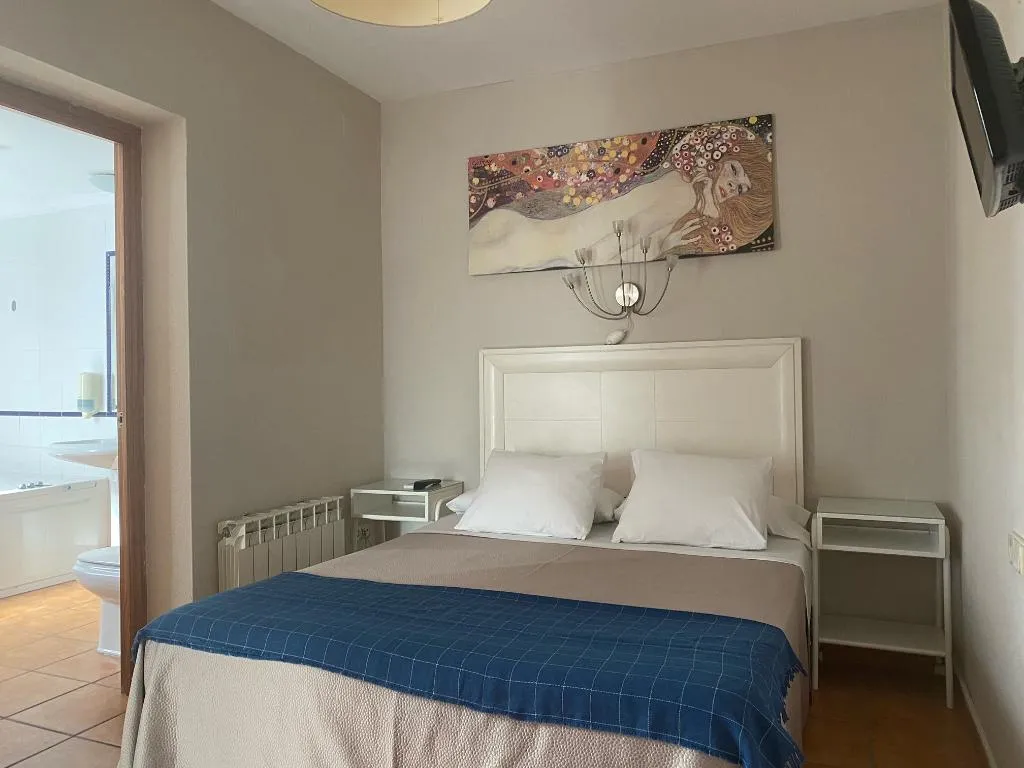 DOUBLE WITH JACUZZI Room, Moscatel Hostal, Costa Del Sol