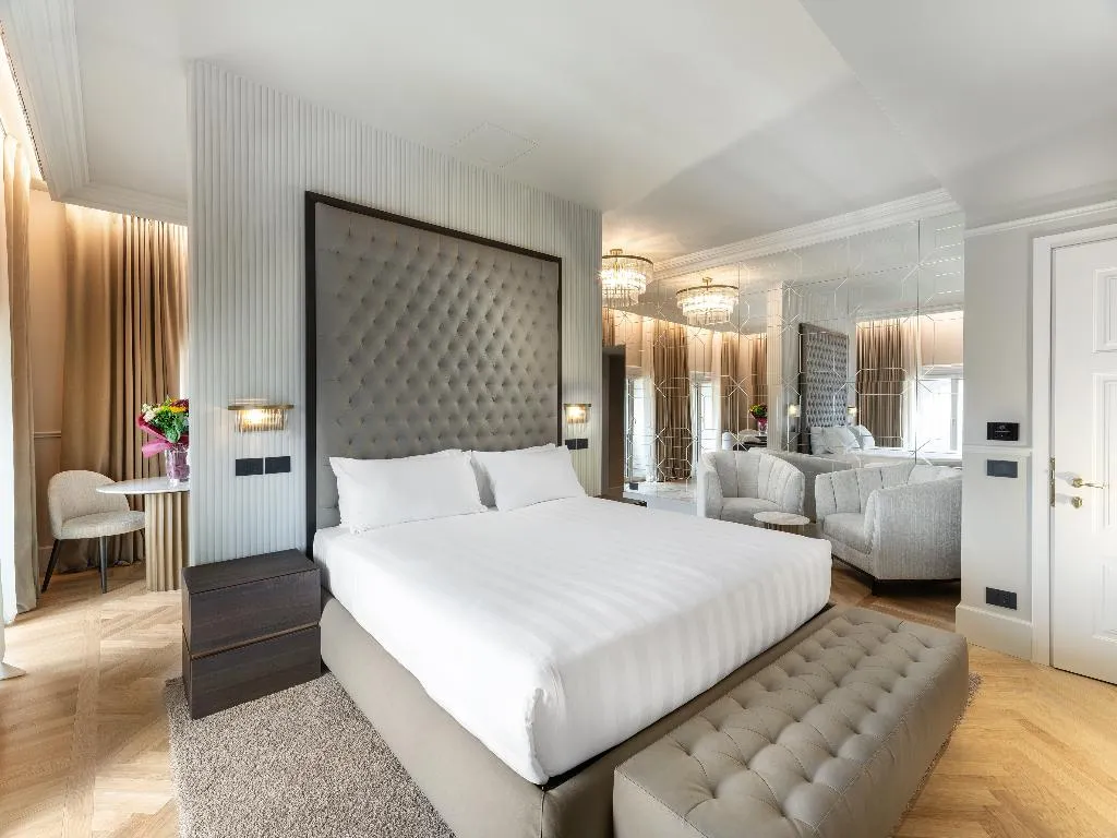 SUITE STANDARD Room, The Glamore Milano Duomo, Milan