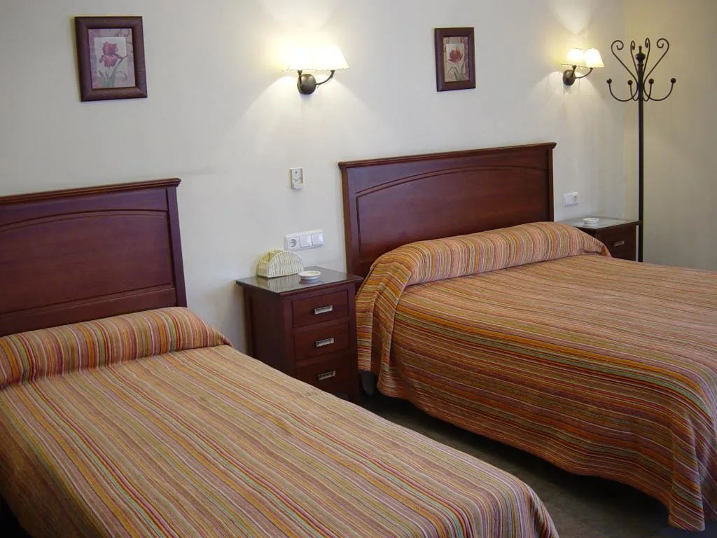 TRIPLE STANDARD Room, Hostal Colon, Andalucia