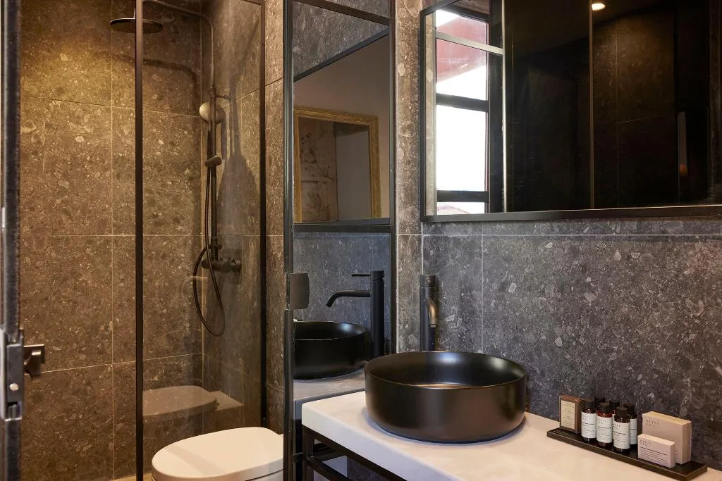SUITE QUEEN SIZE BED Room, Anise Aluma Athens, Tapestry Collection by Hilton, Athens