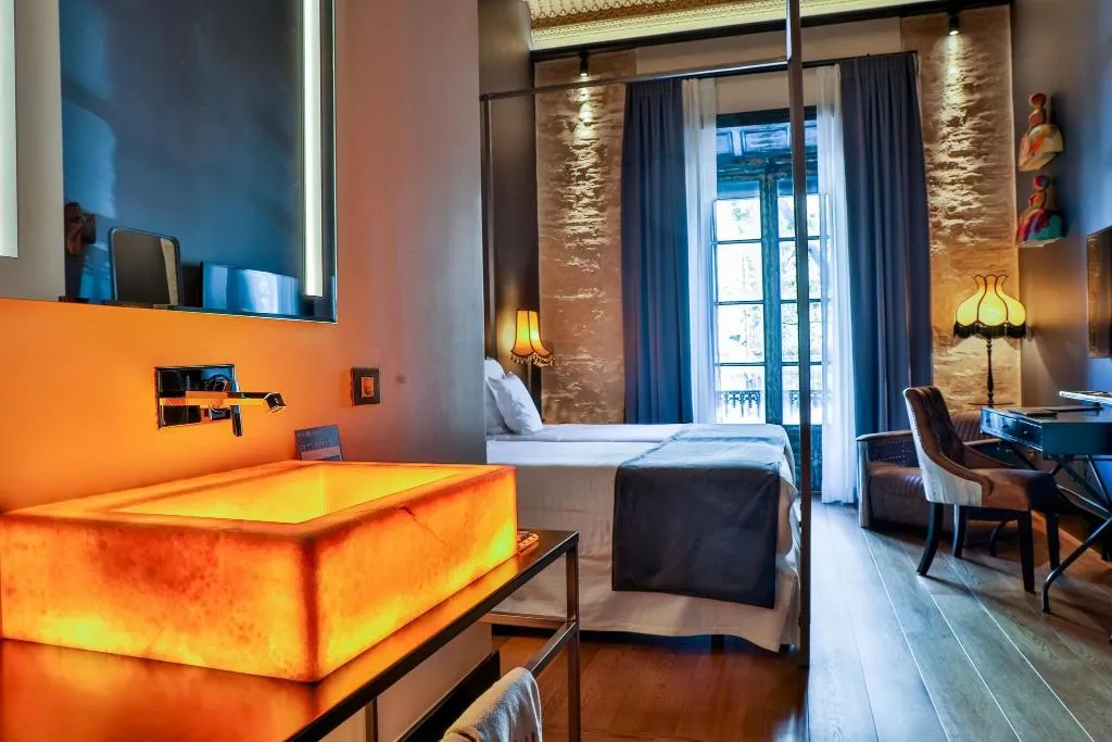DOUBLE DELUXE QUEEN BED Room, Hotel Lobby Room, Seville