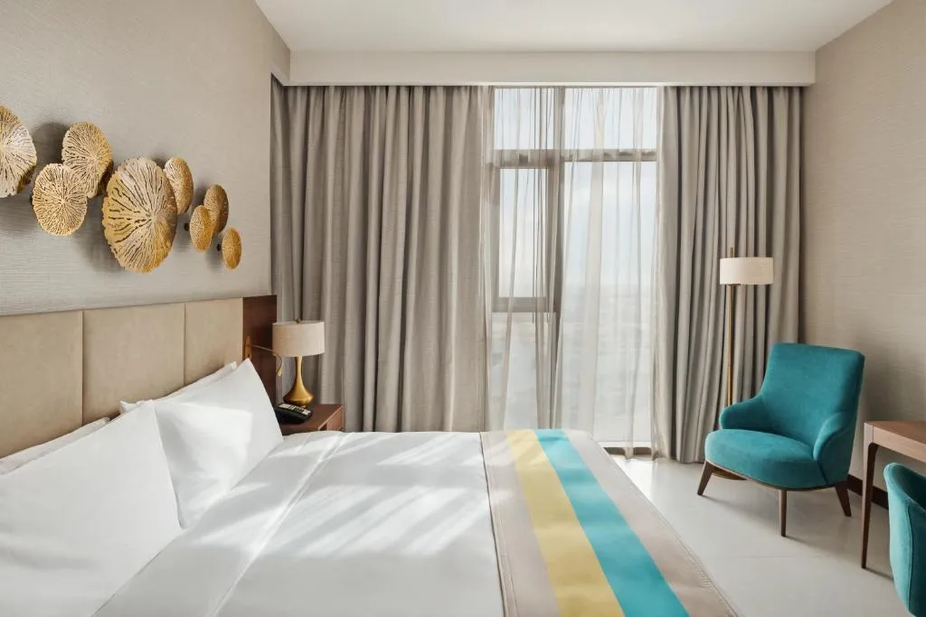 SUITE POOL VIEW KING BED Room, Holiday Inn Dubai Al Maktoum, Dubai