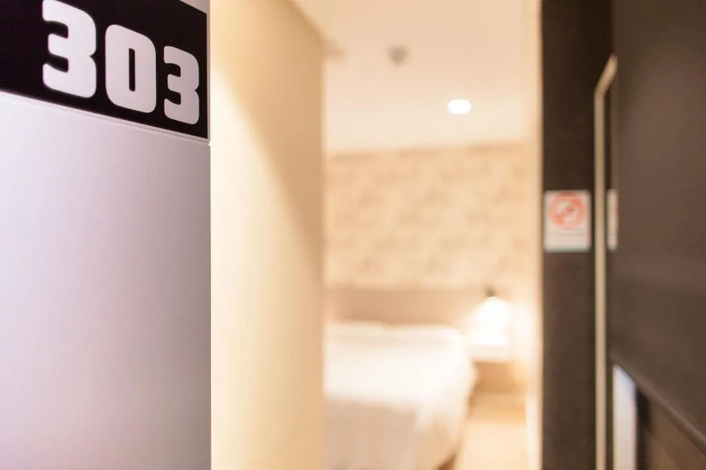 Room, Host & Home, Valencia