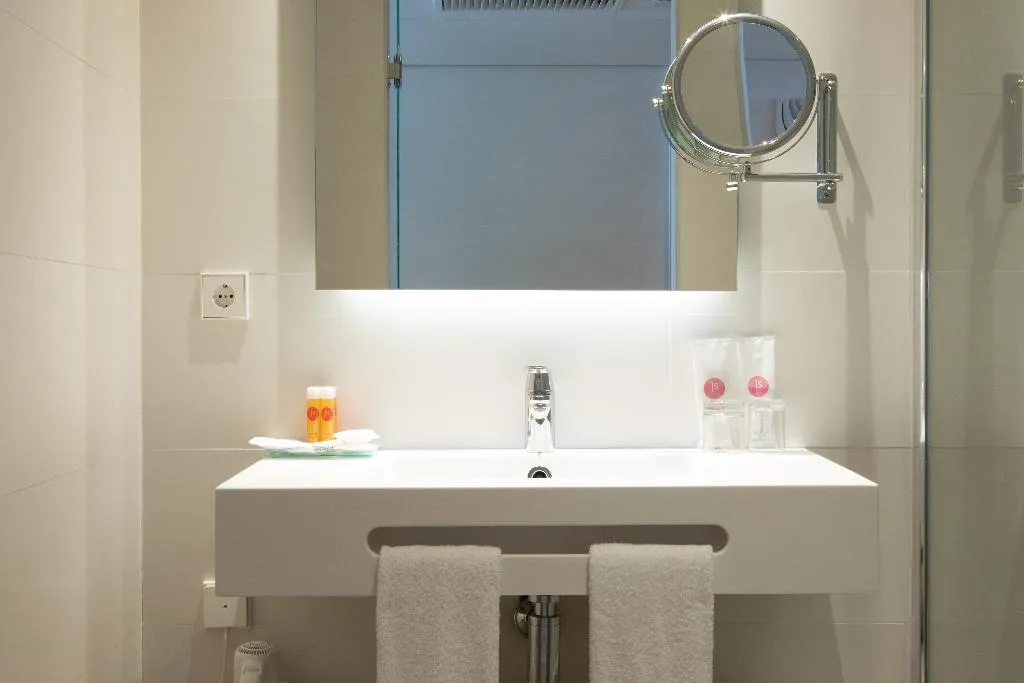 Room, JS Yate, Majorca