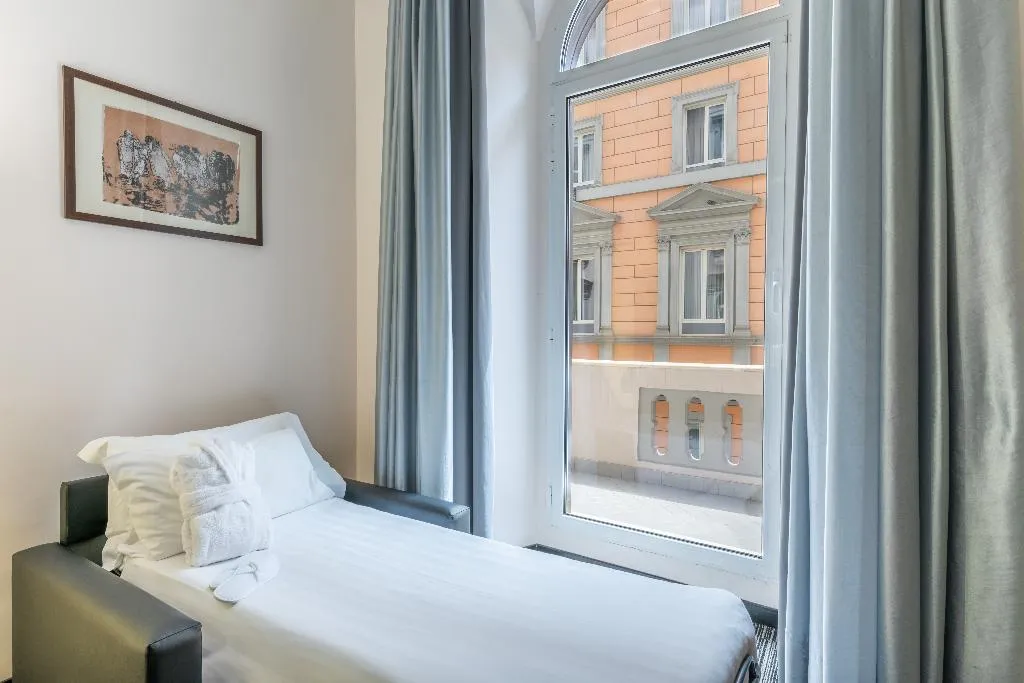DOUBLE DELUXE KING BED Room, Best Western Plus Hotel Universo, Rome