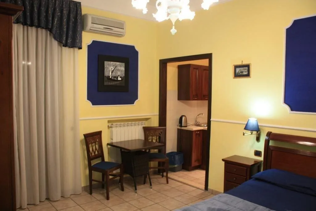 Room, Del Corso, Naples