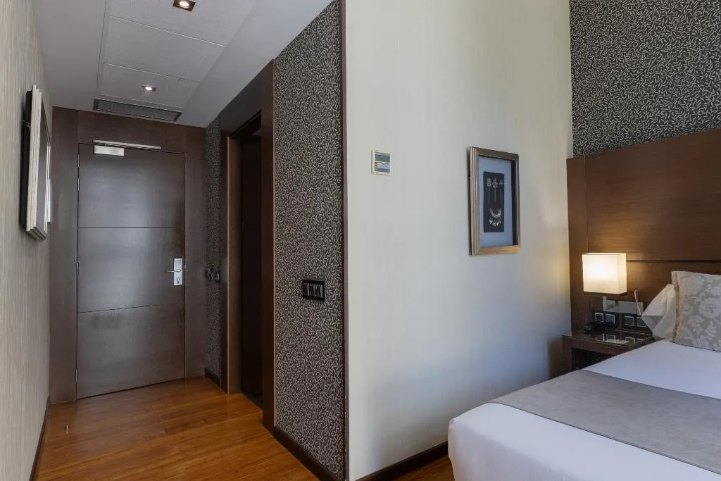 DOUBLE STANDARD Room, Barcelona Hotel Colonial, Barcelona