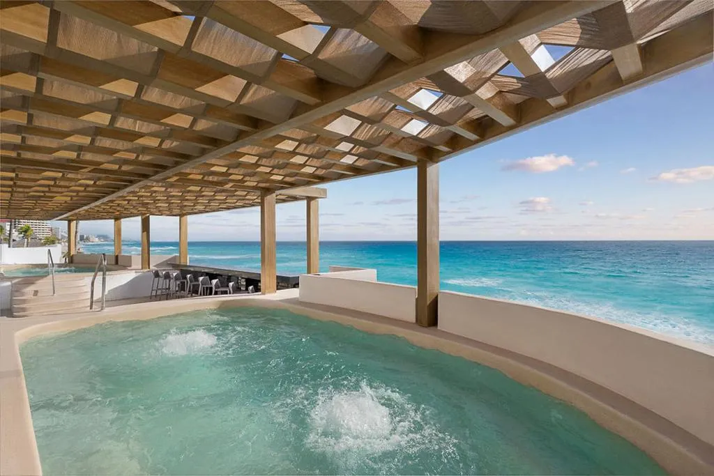 Pool, GR Caribe Deluxe All Inclusive Resort, Cancun Area