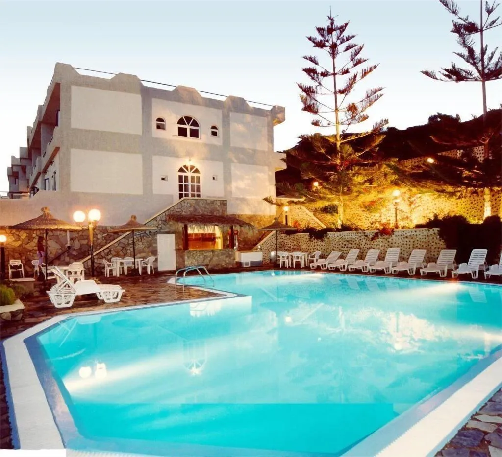 Pool, Porto Castello, Santorini