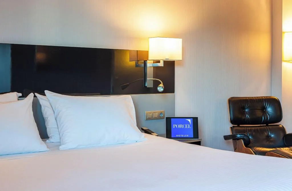 STUDIO KING SIZE BED Room, Porcel Torneo, Seville