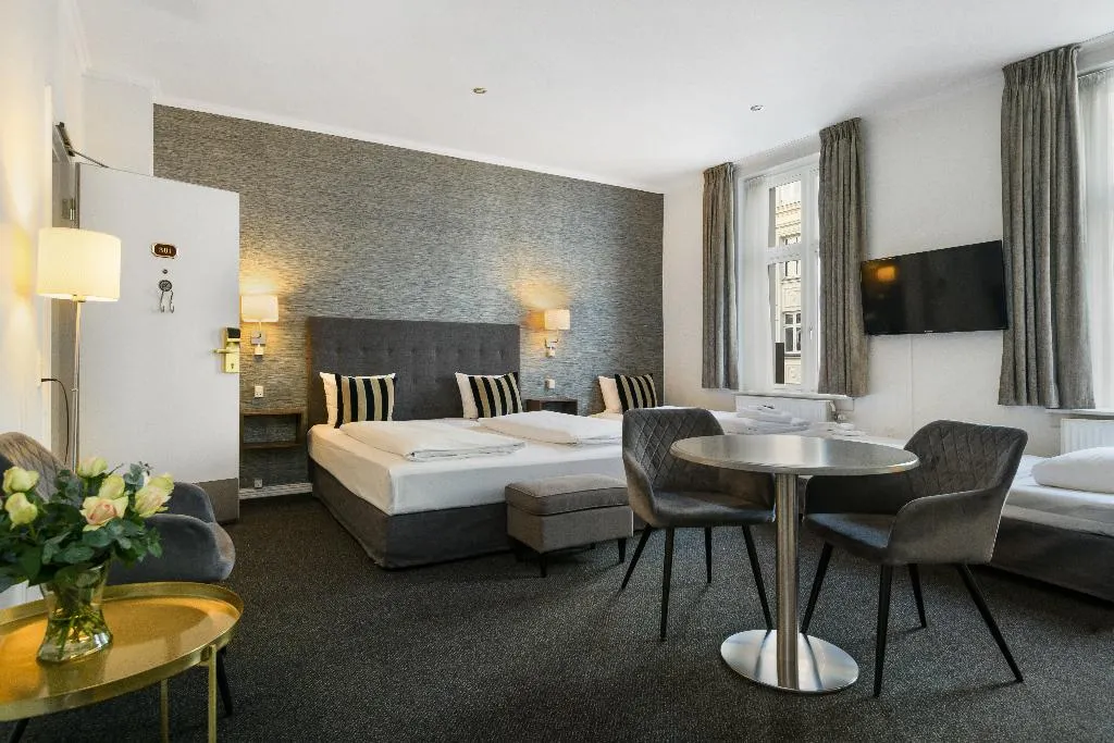 FAMILY ROOM CAPACITY 4 Room, Hotel Tiffany, Copenhagen