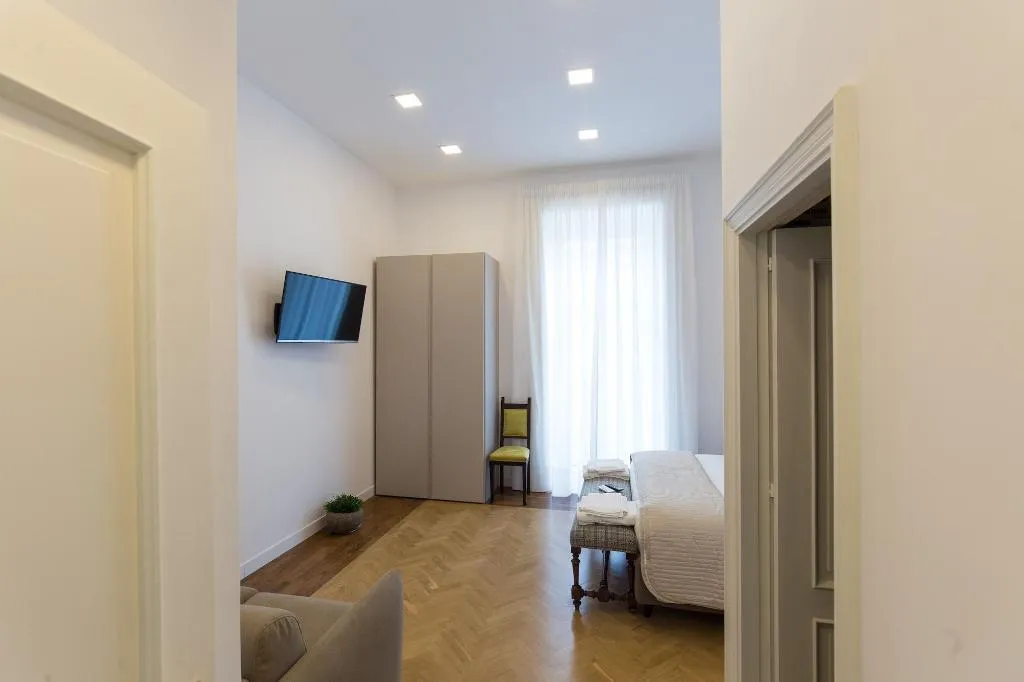 Room, Savoy Riviera, Naples
