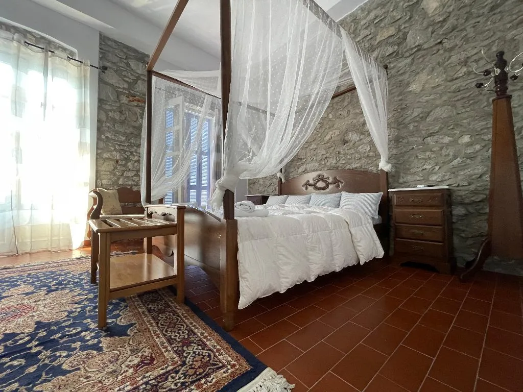 QUADRUPLE TWO DOUBLE BEDS Room, Anamar Symi Residences, Rhodes