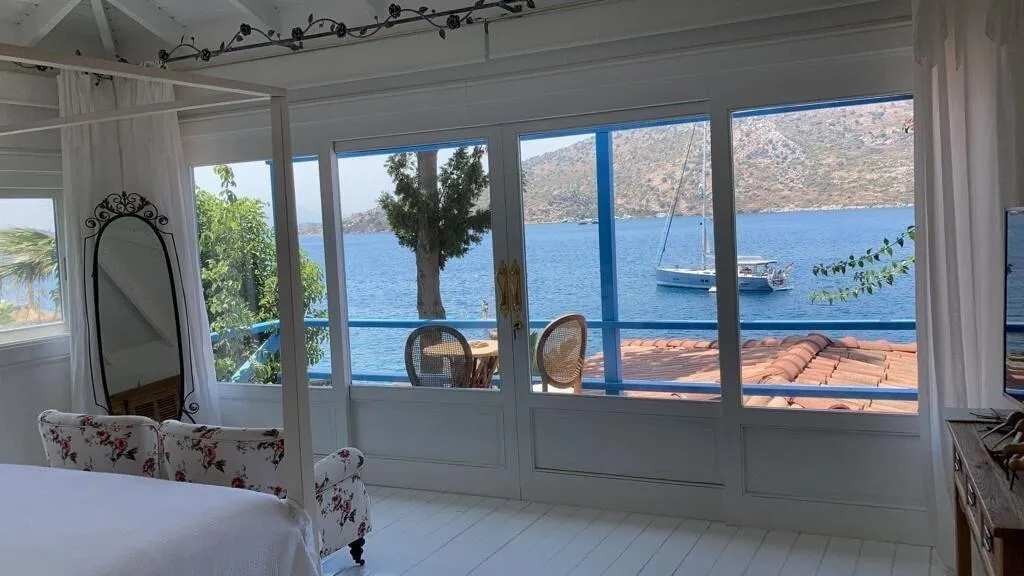 Room, Sabrina's Haus, Dalaman