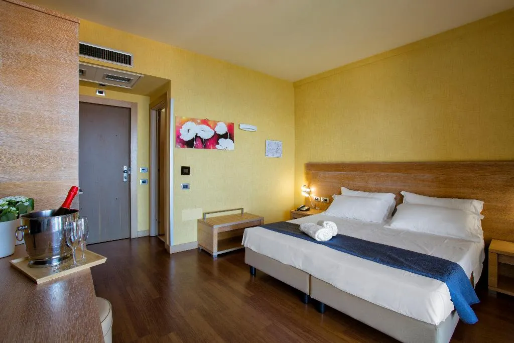 Room, Yachting Palace, Taormina