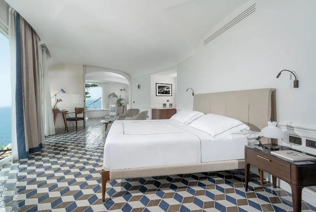 Room, Borgo Santandrea, Naples