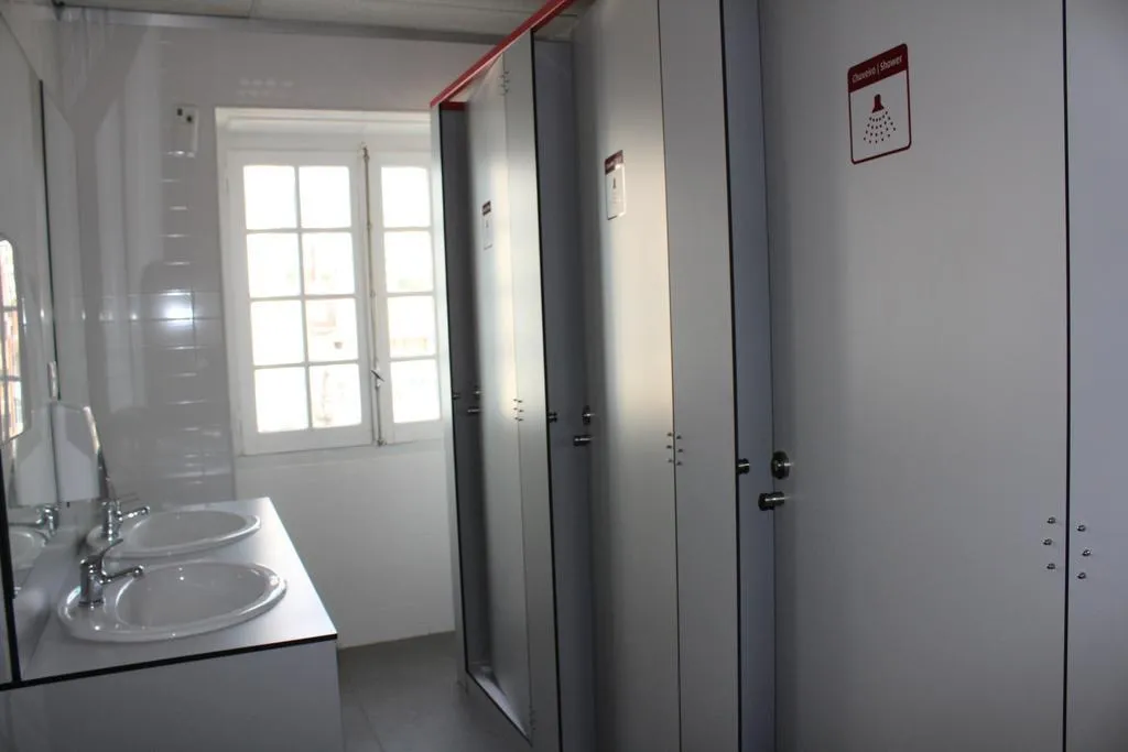 Room CAPACITY 5 WITH SHARED BATHROOM Room, Tagus Royal Residence, Lisbon