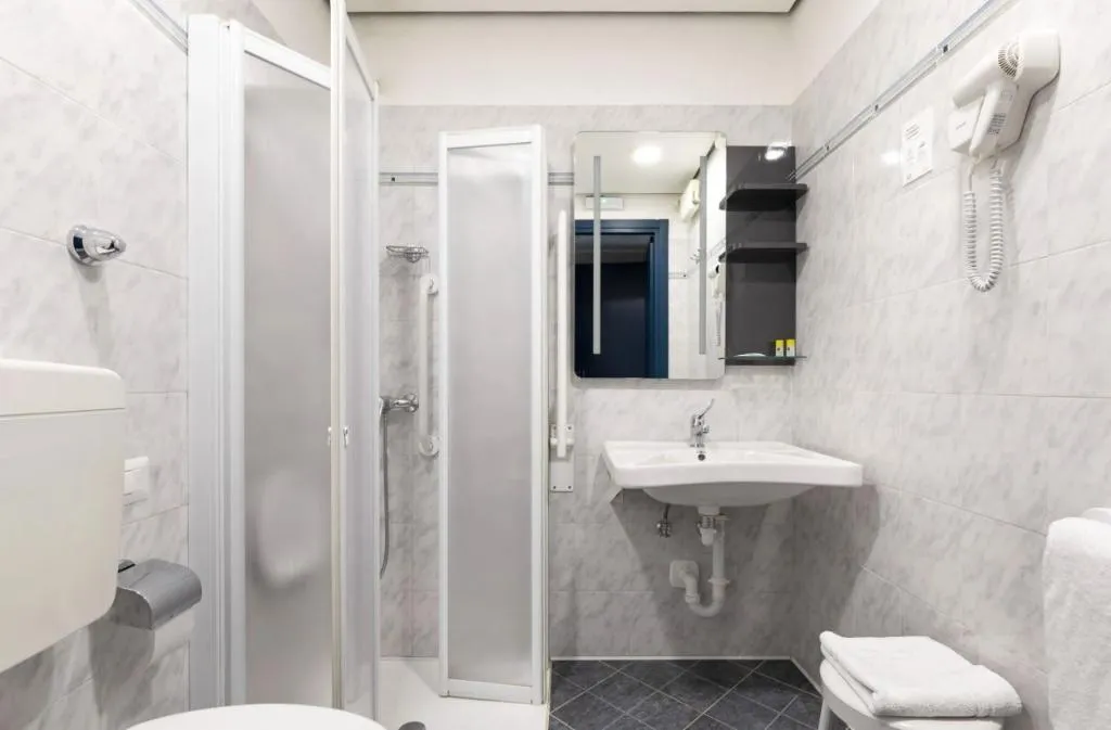 TWIN Accessible Room, B&B Hotel Como City Center, Milan