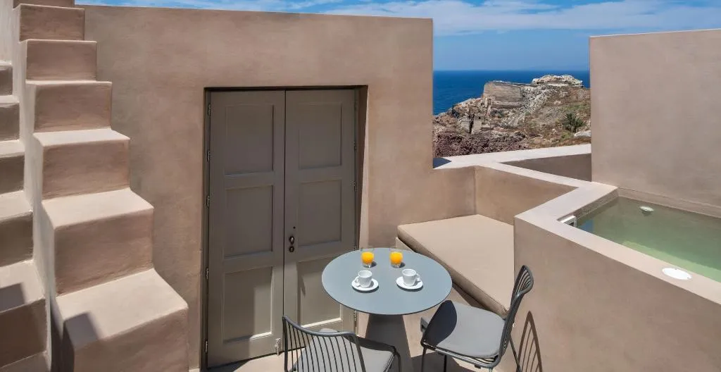 SUITE WITH JACUZZI Room, Old Castle Oia by Mr and Mrs White, Santorini