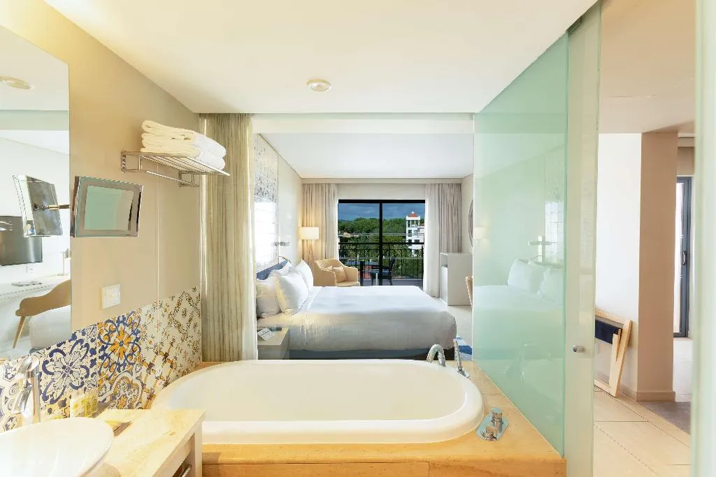 DOUBLE DELUXE Room, Hilton Vilamoura As Cascatas Golf Resort & Spa, Algarve