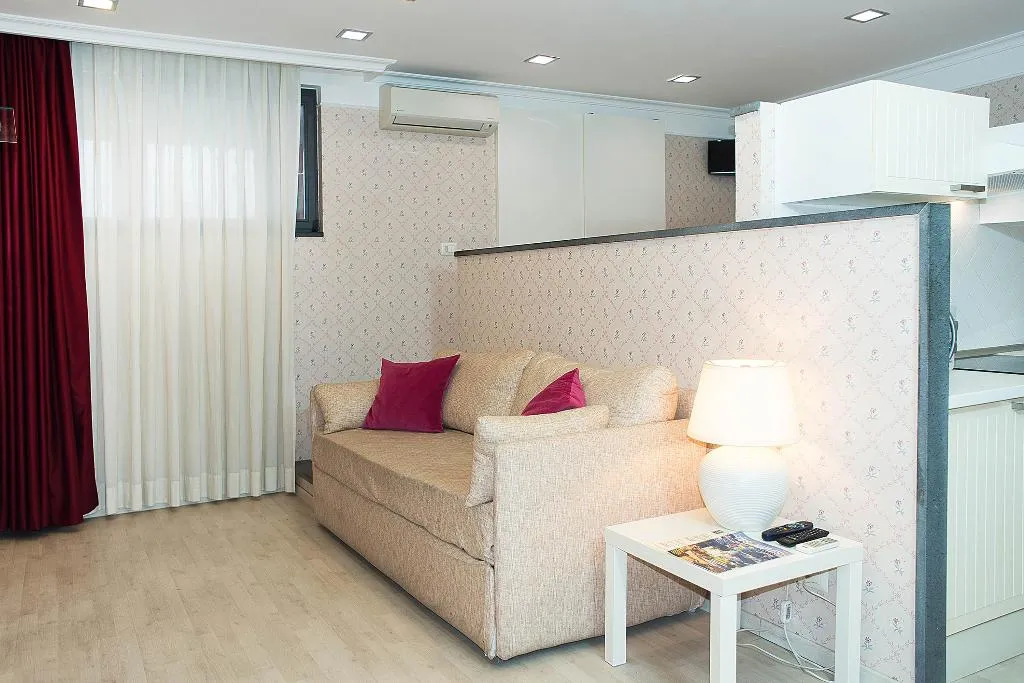 APARTMENT CAPACITY 3 Room, Residenza Echia, Naples