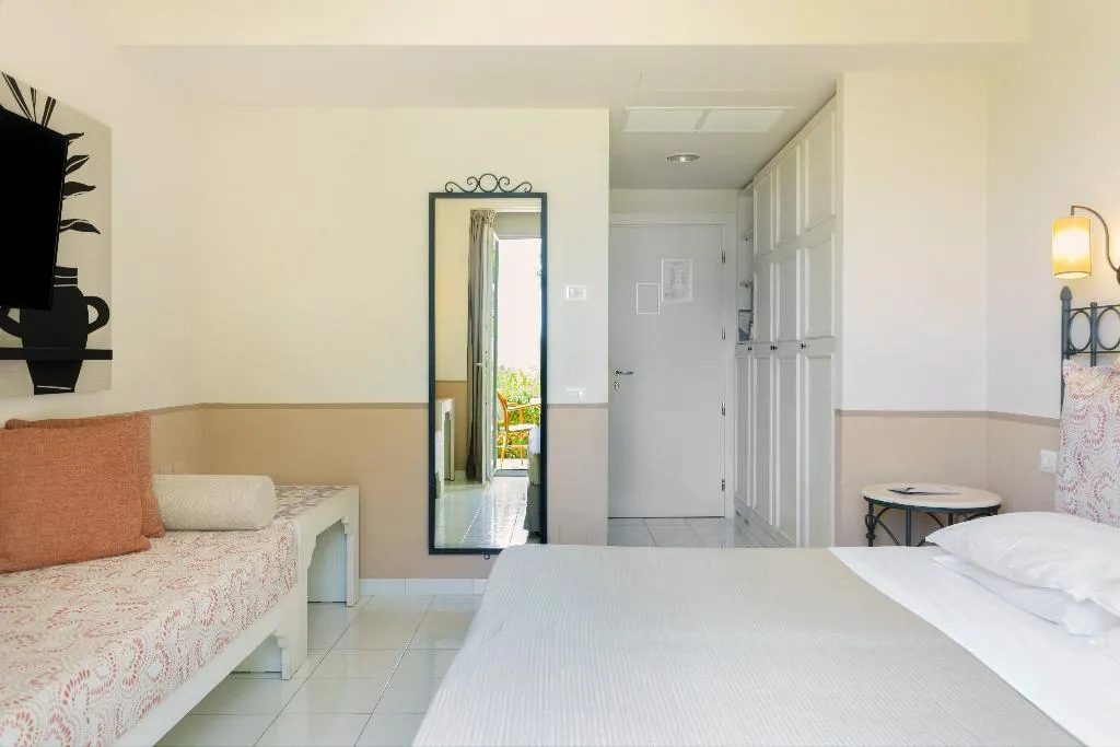 TRIPLE DELUXE Room, Mangia's Selinunte Resort, Palermo