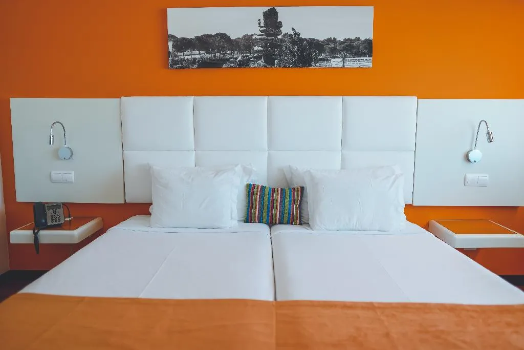 FAMILY ROOM CAPACITY 4 Room, Aquashow Park Hotel, Algarve