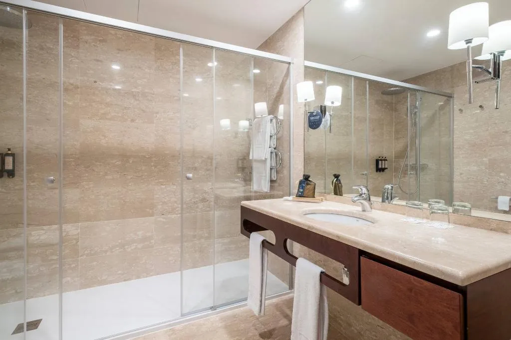 DOUBLE SINGLE USE SUPERIOR Room, Eurostars Grand Marina GL, Barcelona