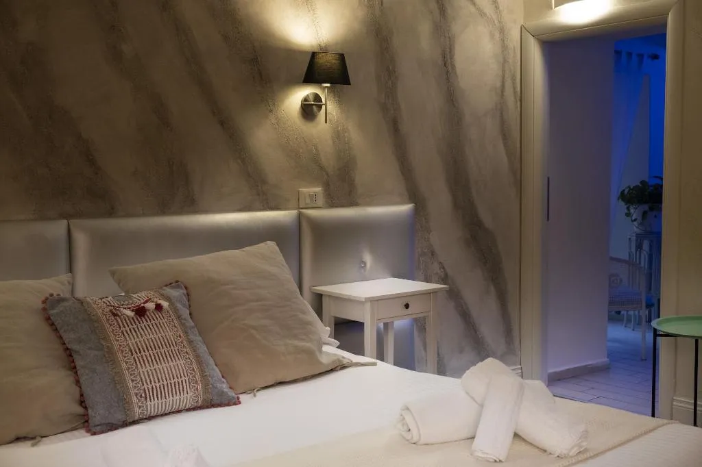 Room, Delsi Suites Pantheon, Rome