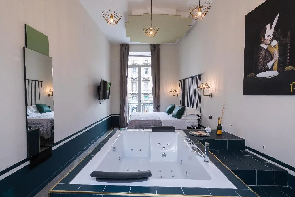 SUITE WITH JACUZZI Room, Il salotto della regina, Naples
