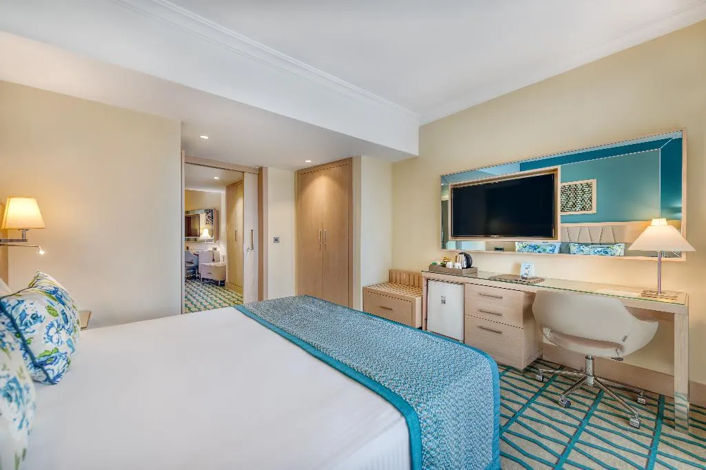 JUNIOR SUITE DELUXE CAPACITY 4 Room, Megasaray Club Belek, Antalya