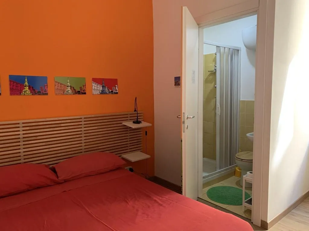 Room, B&B Tarumbò, Naples