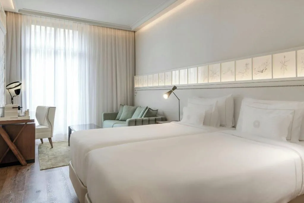 TWIN DELUXE WITH VIEWS Room, Cotton House, Autograph Collection, Barcelona