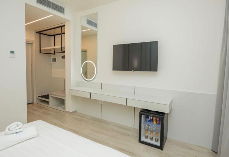 Laid Hotel, Kavaje