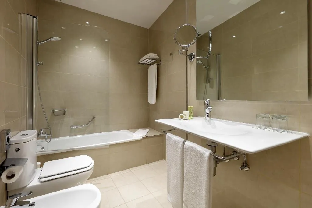 QUADRUPLE STANDARD Room, Eurostars Regina, Seville