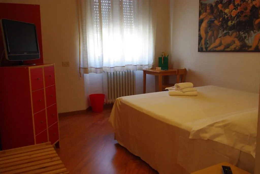 Room, Il Girasole, Milan